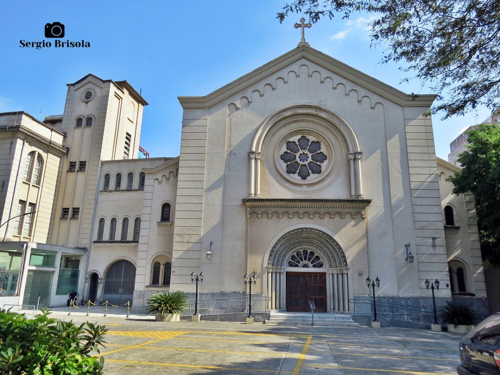 foto da igreja no lado externo